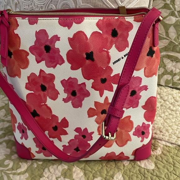 Beautiful Dooney & Bourke Floral Shoulder Bag - Picture 7 of 10
